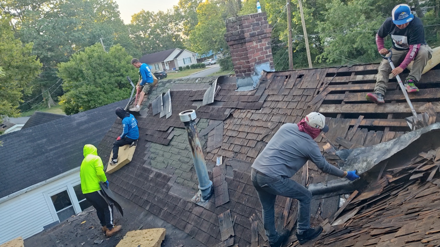 Gendir Roofing crew on a Covington, KY roof replacement
