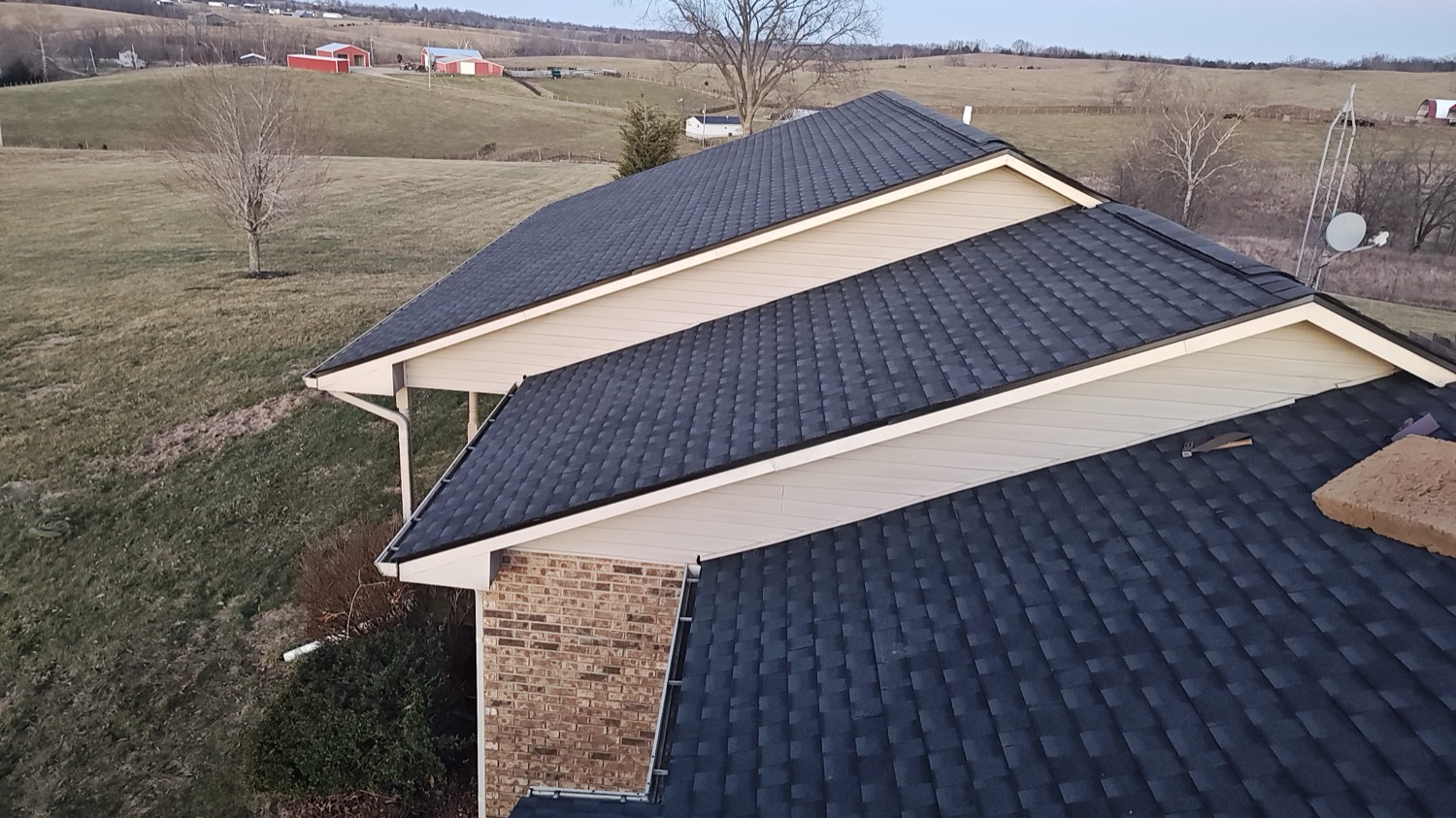 Roof edge and gutter line on a finished home