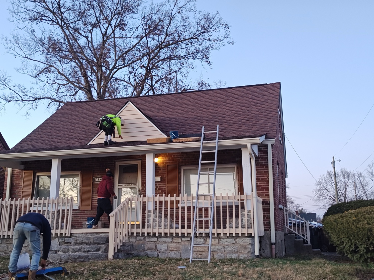 Gendir Roofing crew on a Forest Park, OH roof replacement