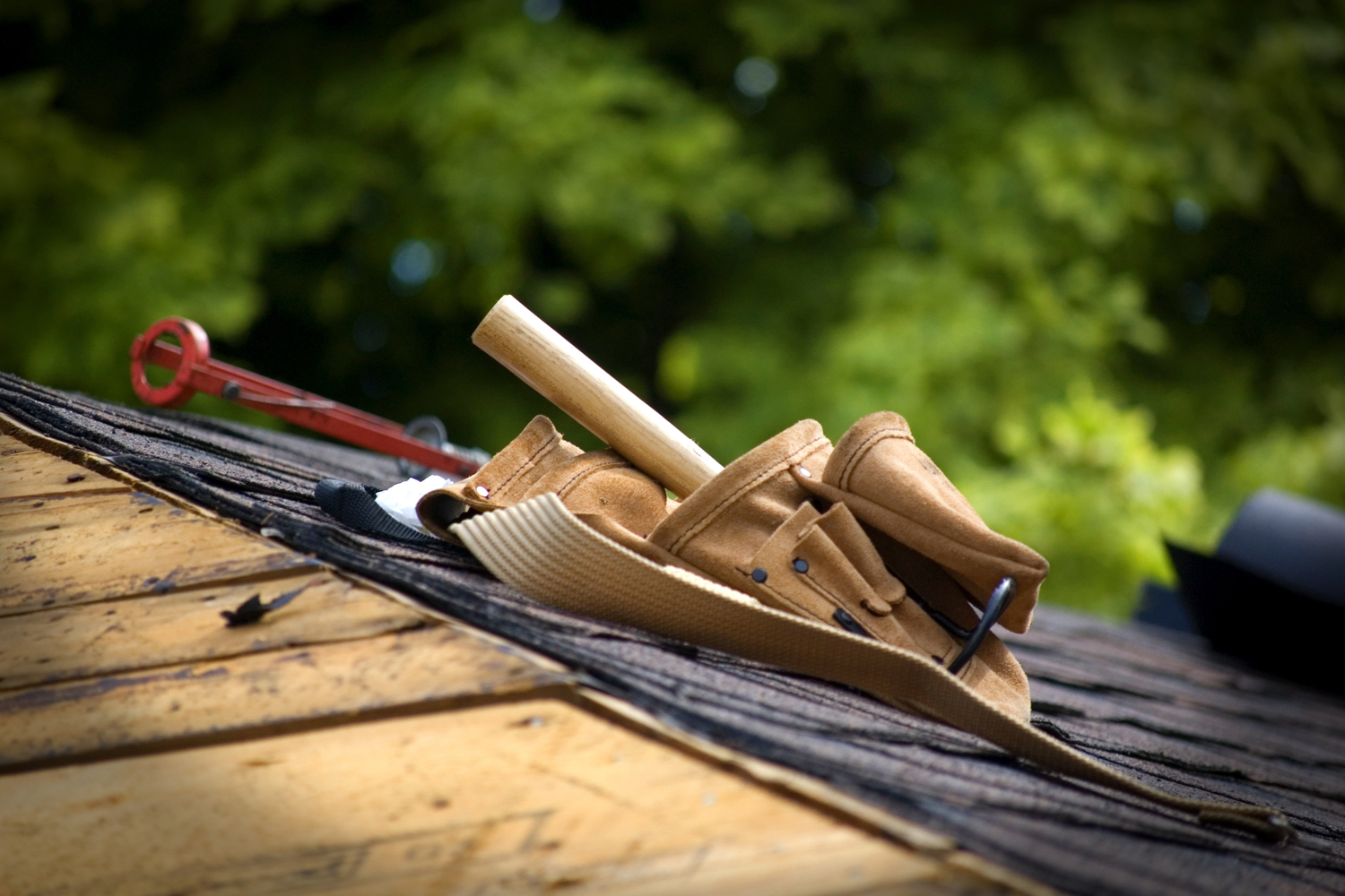 Gendir Roofing crew on a Cincinnati, OH roof replacement